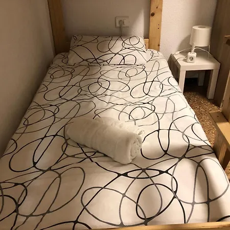 Dos Puerto En Piso Compartido Alloggio in famiglia *