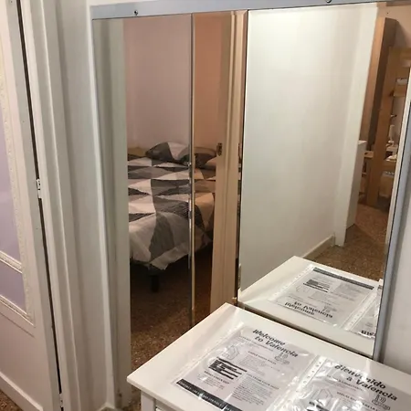 Alojamiento Puerto De Dos Dormitorios, Cocina Y Bano Homestay Valencia