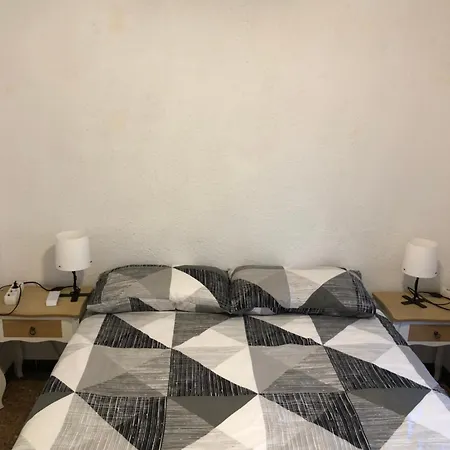Alojamiento Puerto De Dos Dormitorios, Cocina Y Bano *