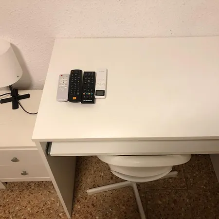 Alojamiento Puerto De Dos Dormitorios, Cocina Y Bano Homestay Valencia