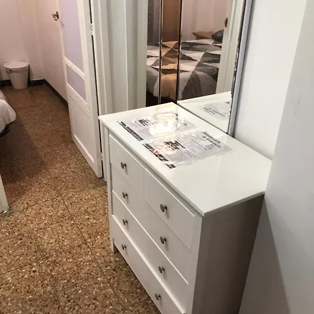 Habitación en casa particular Alojamiento Puerto De Dos Dormitorios, Cocina Y Bano Valencia