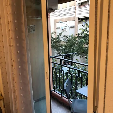 Alojamiento Puerto De Dos Dormitorios, Cocina Y Bano *
