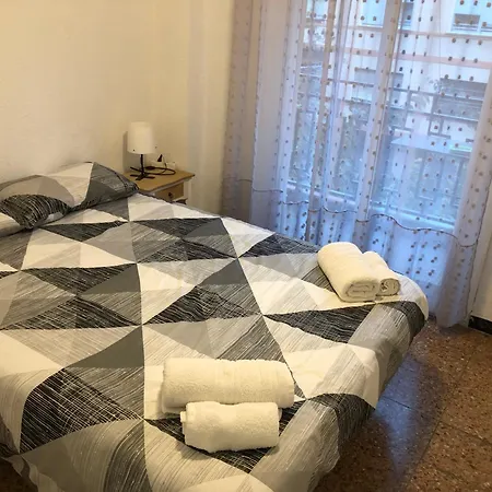 Habitación en casa particular Alojamiento Puerto De Dos Dormitorios, Cocina Y Bano Valencia